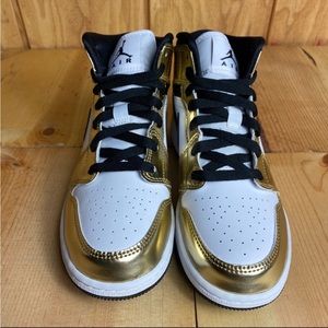 Jordan 1 Mid SE Metallic Gold/ Black-White 4.5Y